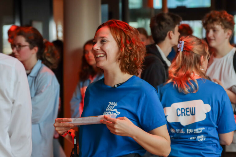 Crew_openingshow (2)